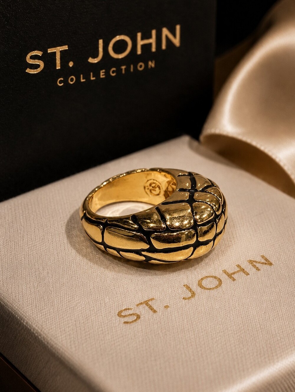 Authentic St. John Gold & Black Quilted Pattern Dome Ring
